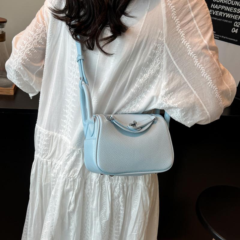 Fashion texture handbag bag women's summer simple casual pillow bag commuter shoulder messenger bag