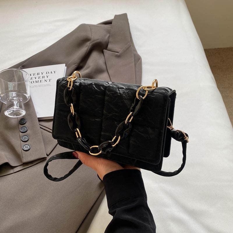 

Красивая повседневная маленькая квадратная сумка, персонализированная модная иностранная сумка в весенне-летнем стиле, женская сумка 2024 года, новая однотонная сумка через плечо для поездок на работу чёрный