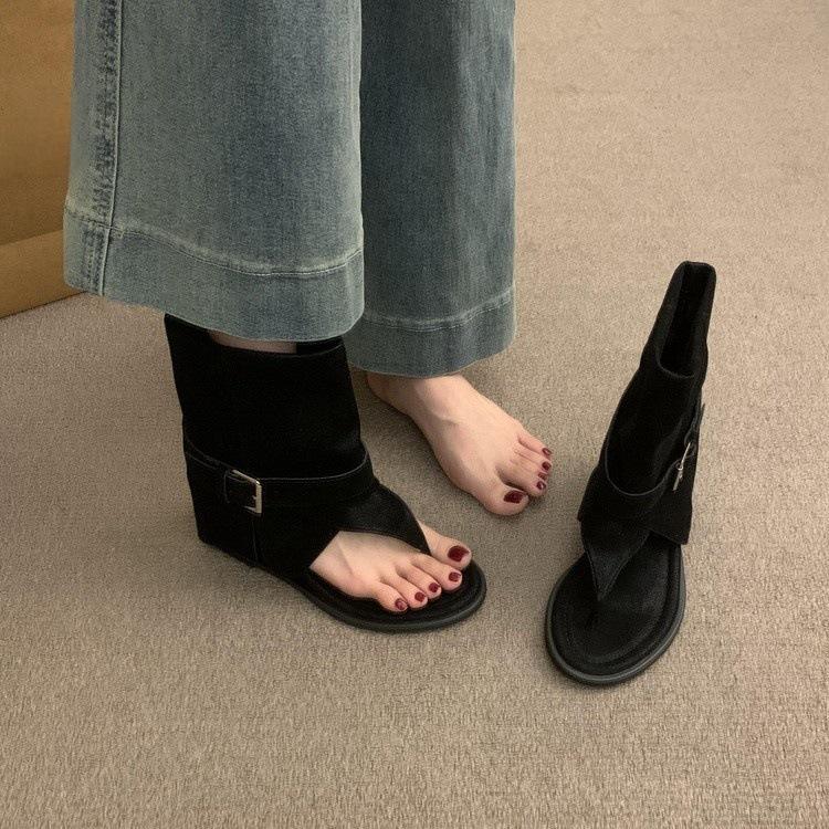 Inner heightening herringbone toe buckle cool boots women's summer wear new fashionable trousers short tube Roman sandals