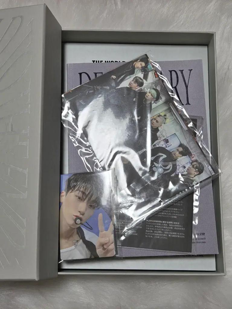 ATEEZ O Código Play do Mundo: O Mundo ao Fim Usado