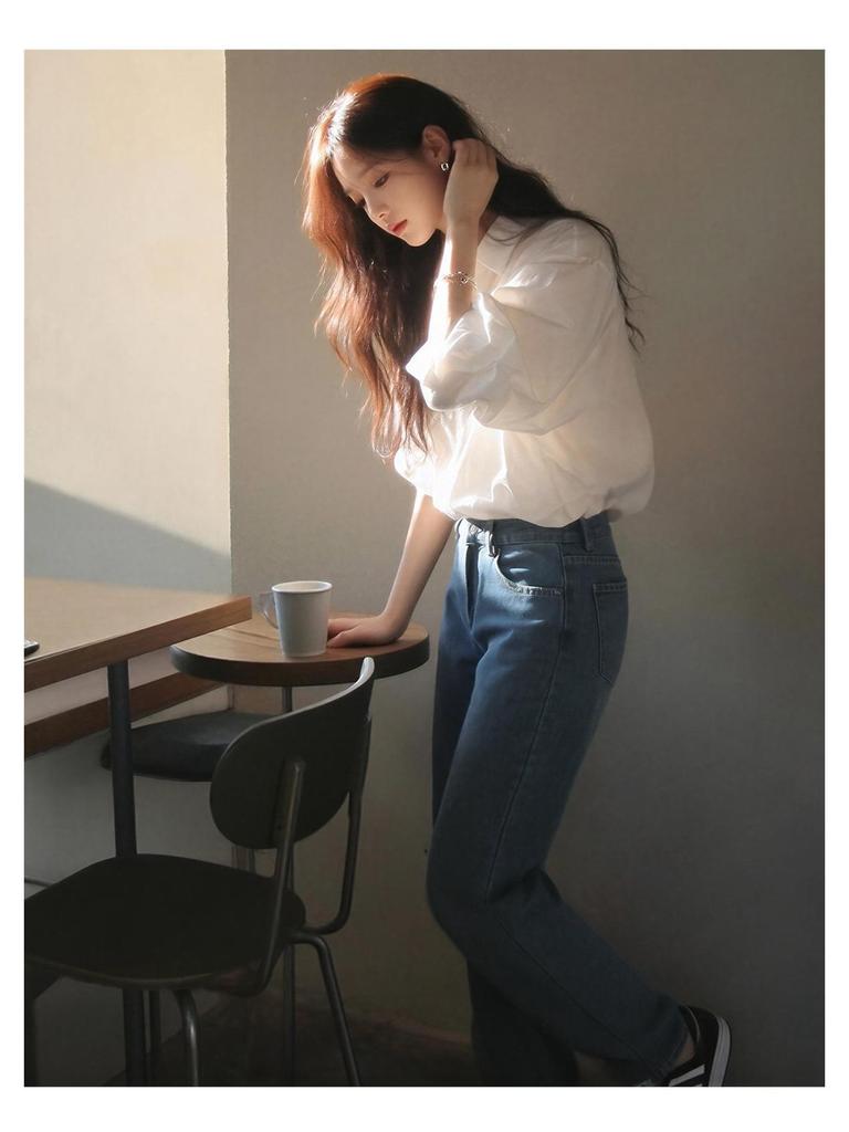 Women's High-End White Shirt: Stylish, Loose-Fit, Age-Reducing Spring/Autumn Top (2026 Collection)