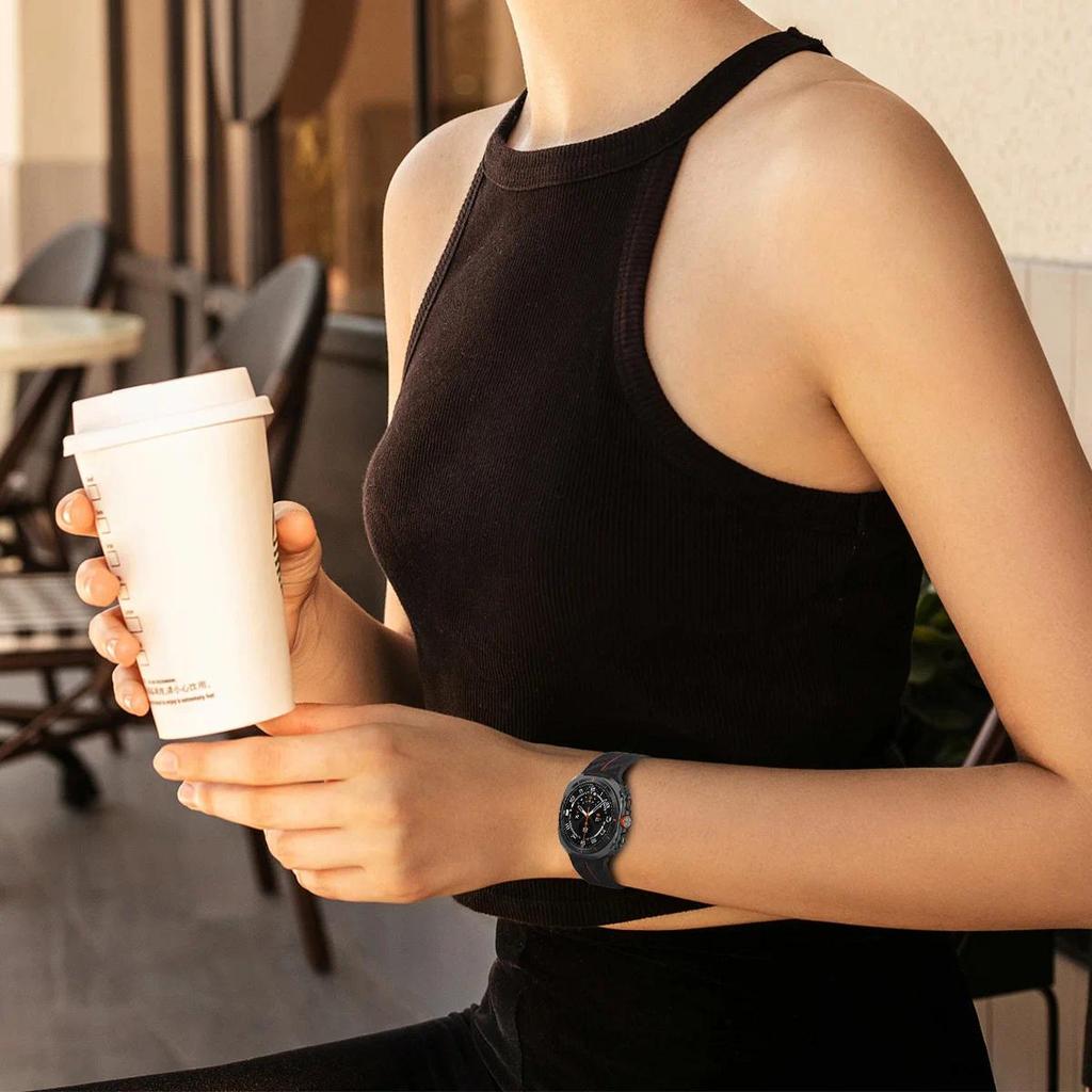 Carbon Fiber Pattern Strap for Samsung Galaxy Watch 7 Ultra 47mm Silicone Magnetic Clasp Band for Galaxy Watch 7 Ultra Bracelet