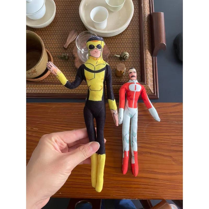 28cm Unbesiegbarer Omni-Man Mark Grayson Stoffpuppe Abnehmbare Bewegliche Gliedmaßen Drahtskelett Actionfigur Plüschmaus Zimmerdeko