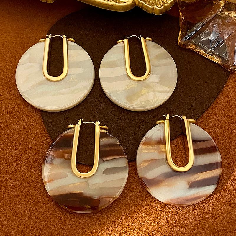 Exaggerated Retro Hong Kong Style Round Ear Cuffs: Unique and High-End Design