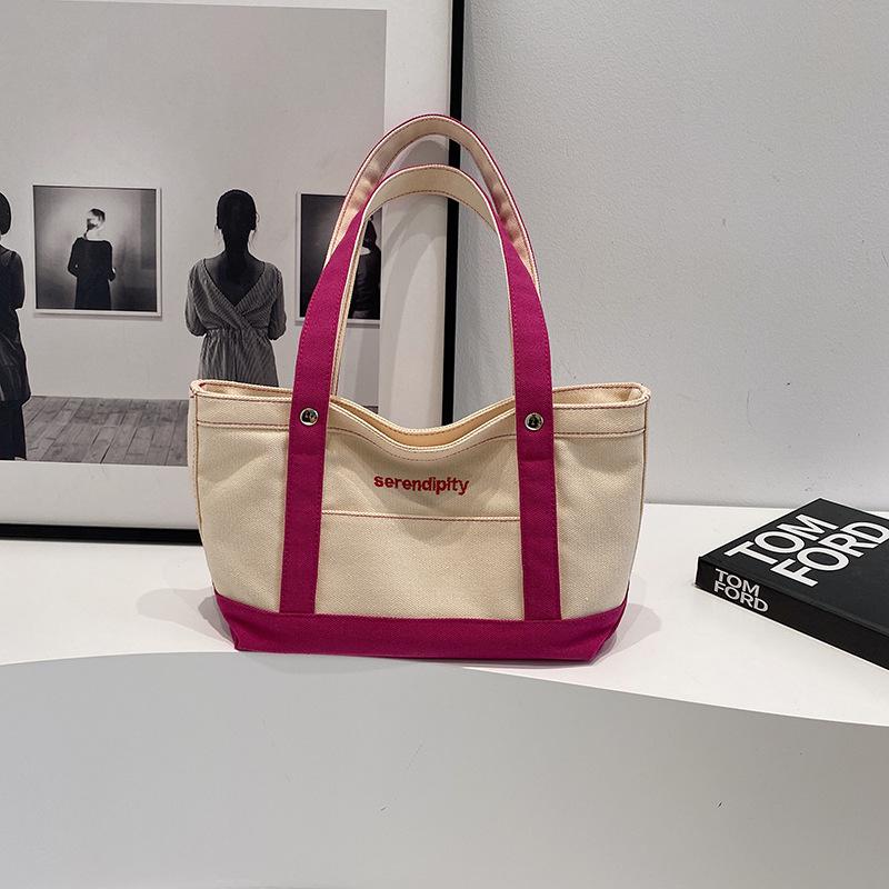 

Осень новый модный тренд повседневная простая сумка большой вместимости 2025 нишевый дизайн женская плечевая сумка-тоут розы красного