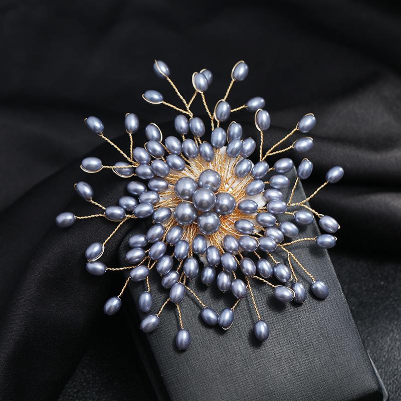 2022 New Creative Luxury Pearl Brooches Pins For Women Elegant Rhinestone Snowflakes Flower Accessories Lady Wedding Party Gift