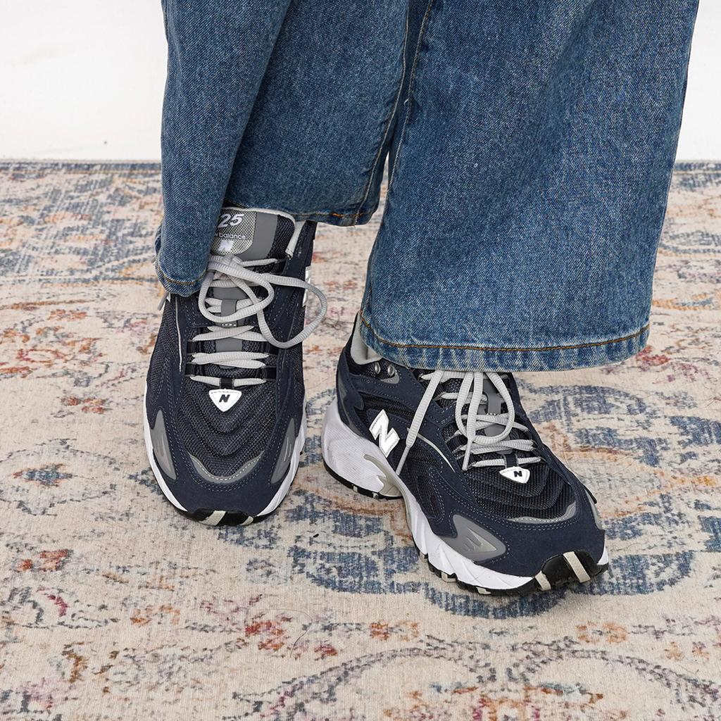 New Balance 725 Navy White Sneakers ML725Q