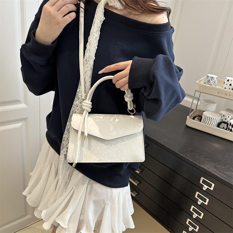 New solid color temperament simple versatile casual commuting portable messenger shoulder small square bag