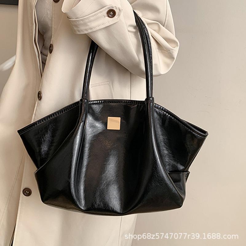 Premium Oil Wax Pitot Bag Women's Niche Vegetable Basket Bag Retro Commuter Handbag Casual Shoulder Armpit Bag