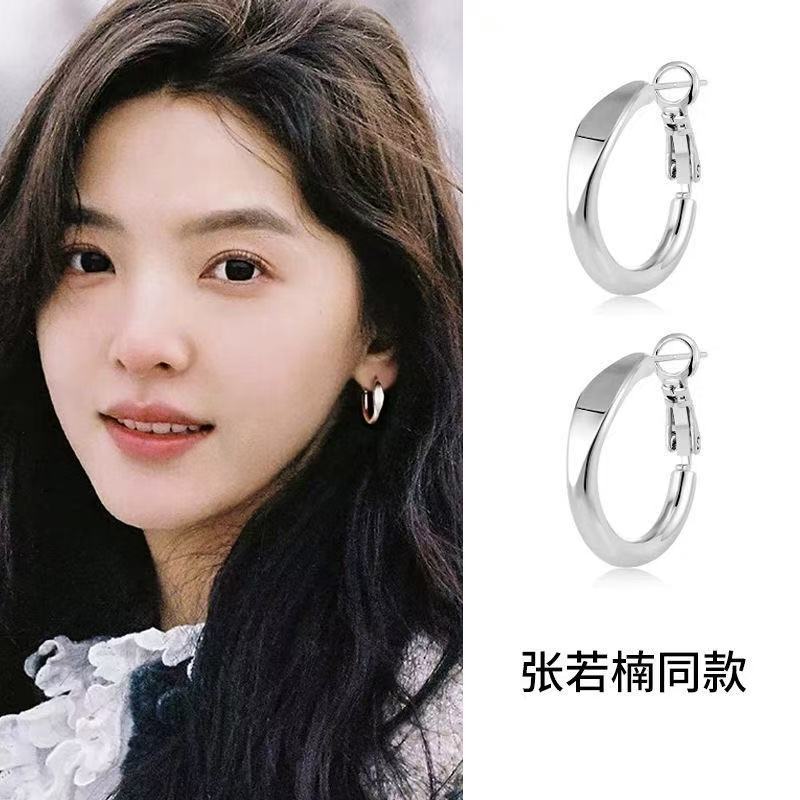 High-end Circle Earrings Women's Niche Design Earrings Temperament Ear Buckles Exquisite Elegance French Simplicity Small and Gentle