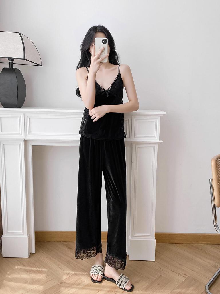 Damen-Cami-Set aus goldenem Samt, Hose und Morgenmantel - Spitzendetail, Herbst/Winter-Homewear, Geeignet für Outdoor-Bekleidung.