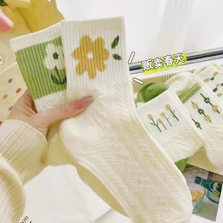 Trendy Korean-Style Women's White Long Socks – Cute, Breathable, and Perfect for Spring and Autumn