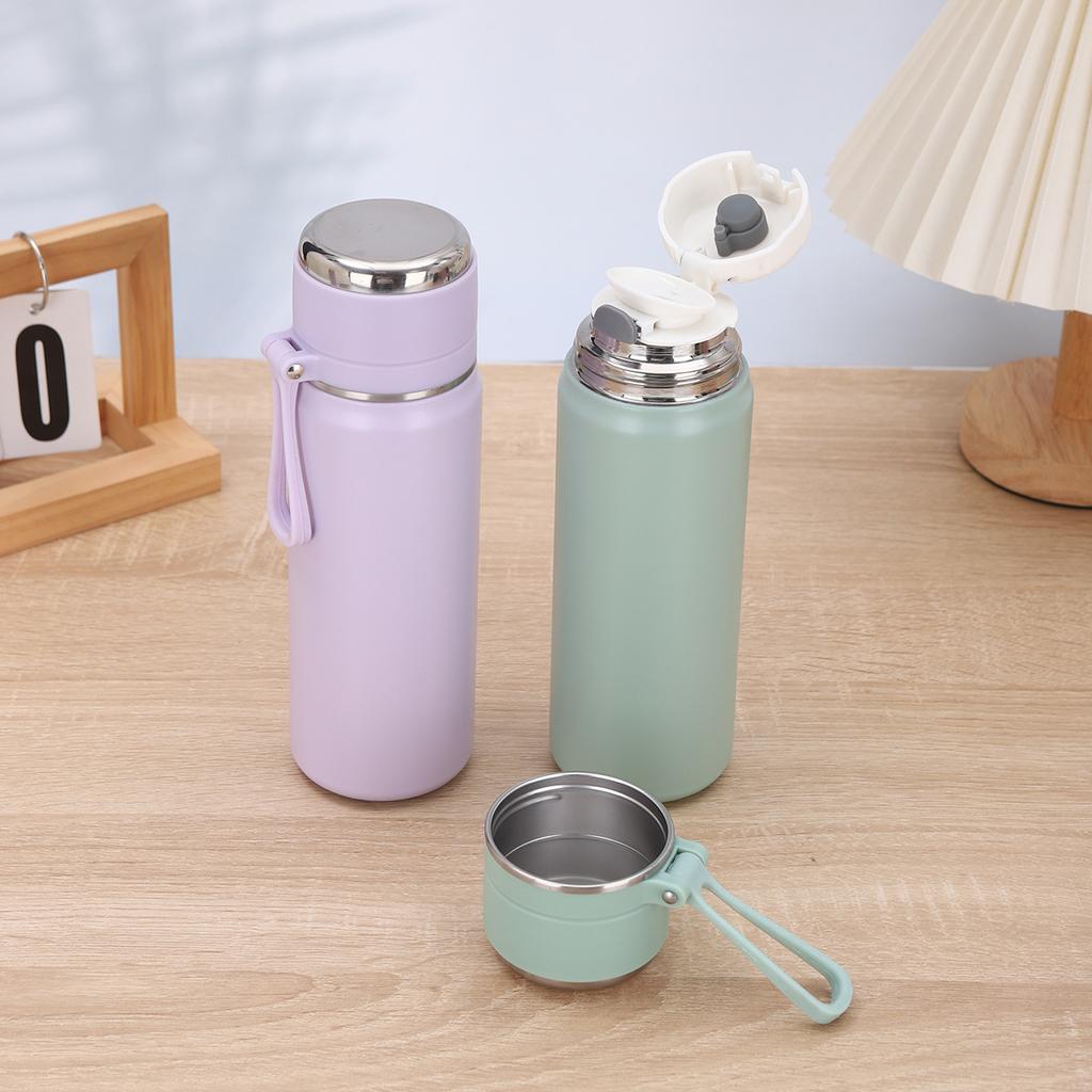 Einfacher Edelstahl-Vakuumbecher mit Teeglas, tragbarer Seil-Sportkessel, hochwertiges Erscheinungsbild, handlicher Wasserbecher