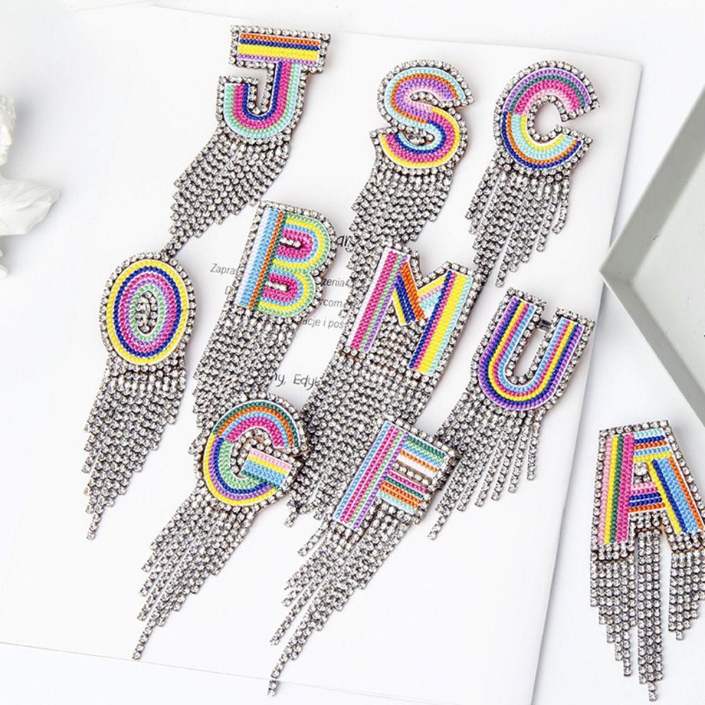 

Креативная брошь-кисточка со стразами AZ Letter Banquet Clothes Pin Letter Embroidery Brooch Unisex C