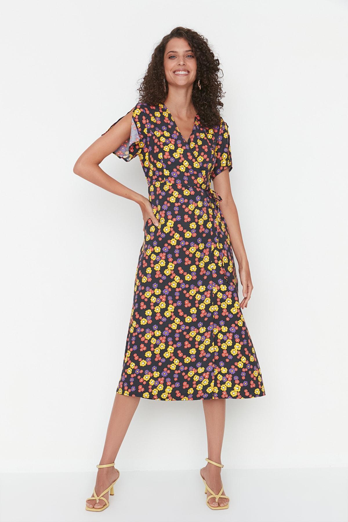 

Разноцветное миниатюрное двубортное платье с цветочным узором TWOSS22EL00012