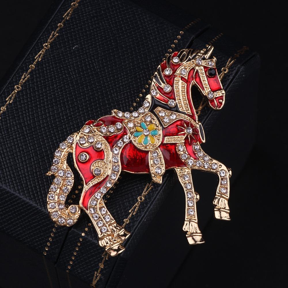 

Enamel Zodiac Animal Lapel Pins Luxury Metal Badge Pin Casual Strong Horse Brooches Unisex