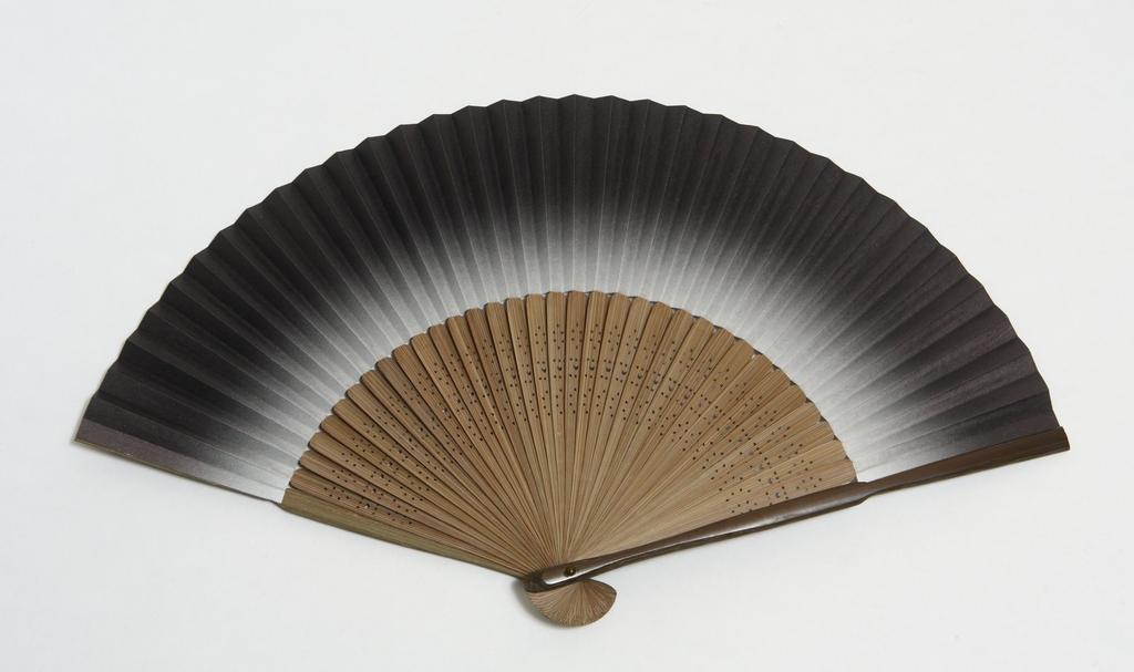 Fächer mit Katze schwarz aus Karaki mit Fächeretui und Präsentation [Hasegawa] Kyoto-Stil Muster, Hintergrund, mittelkurze Länge, Holz, bestickt,