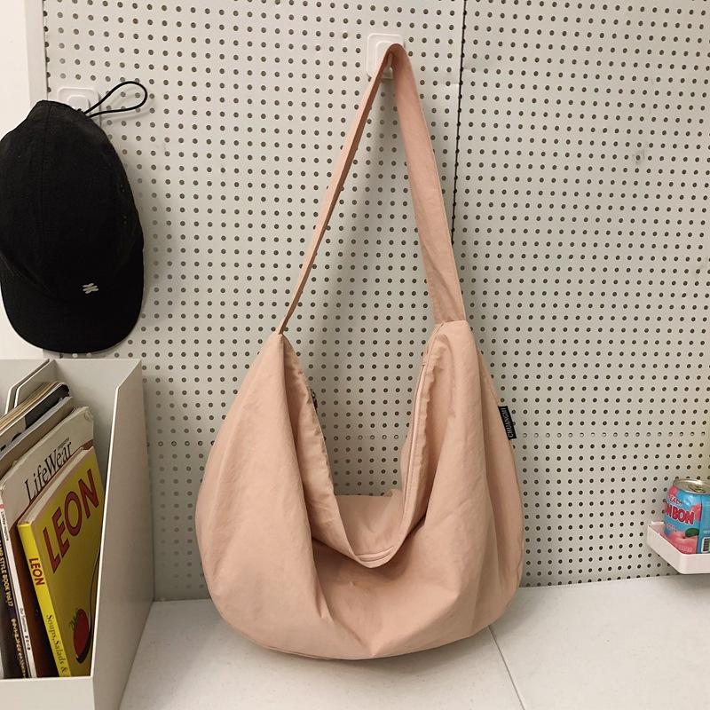 Large Capacity Fashion Dumpling Bag Women's Japanese 2025 Summer New Simple Shoulder Bag Niche Design Messenger Bag