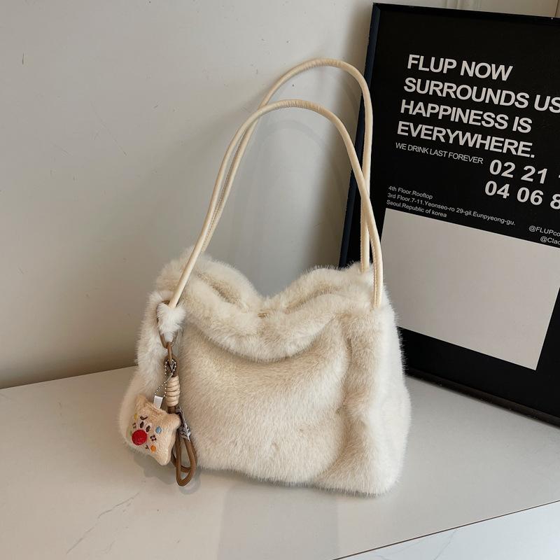 Pleated plush handbag women's 2025 new simple high-value fashionable underarm shoulder bag foreign style small square bag