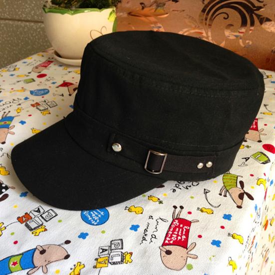 Unisex-Baseballkappe aus gewaschener Baumwolle mit flachem Oberteil, verstellbar, mit Druckknopfverschluss hinten.