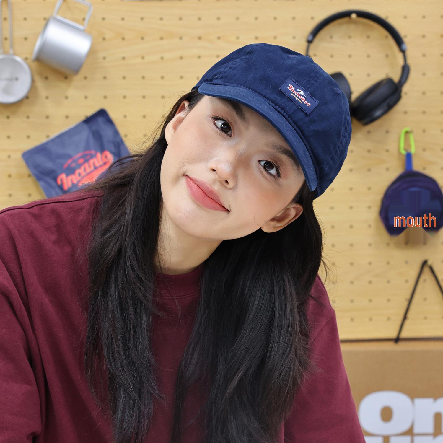 

2024 Japanese Versatile Curved Brim Sun Protection Hat - Unisex Retro Duckbill Cap in Burgundy for Spring & Autumn M (55-58cm) темно-синього кольору