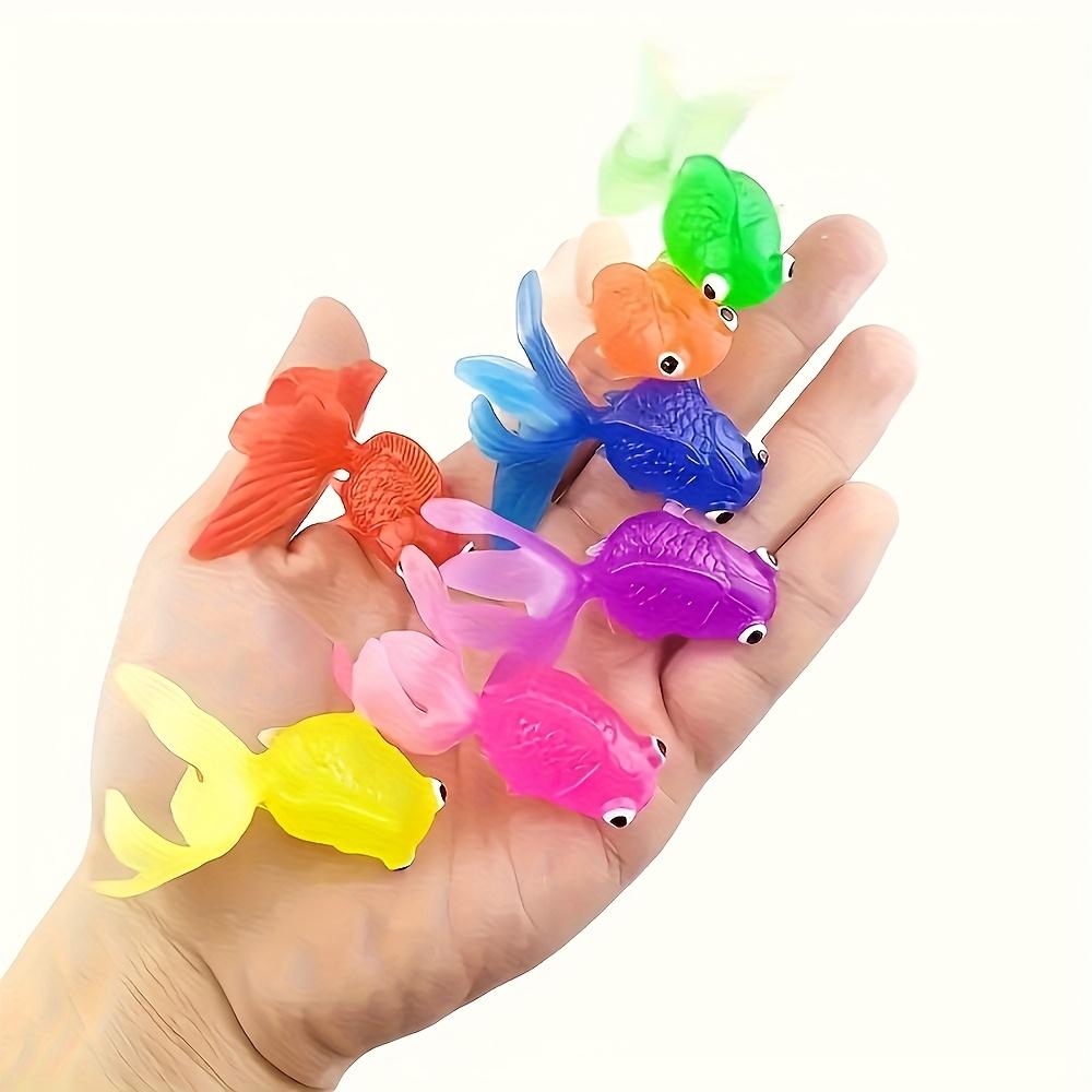 15 ks 14 plastových ryb 1 síťovaná taška Plovoucí simulované měkké gumové zlaté rybky pro vnitřní i venkovní vodní dekorace