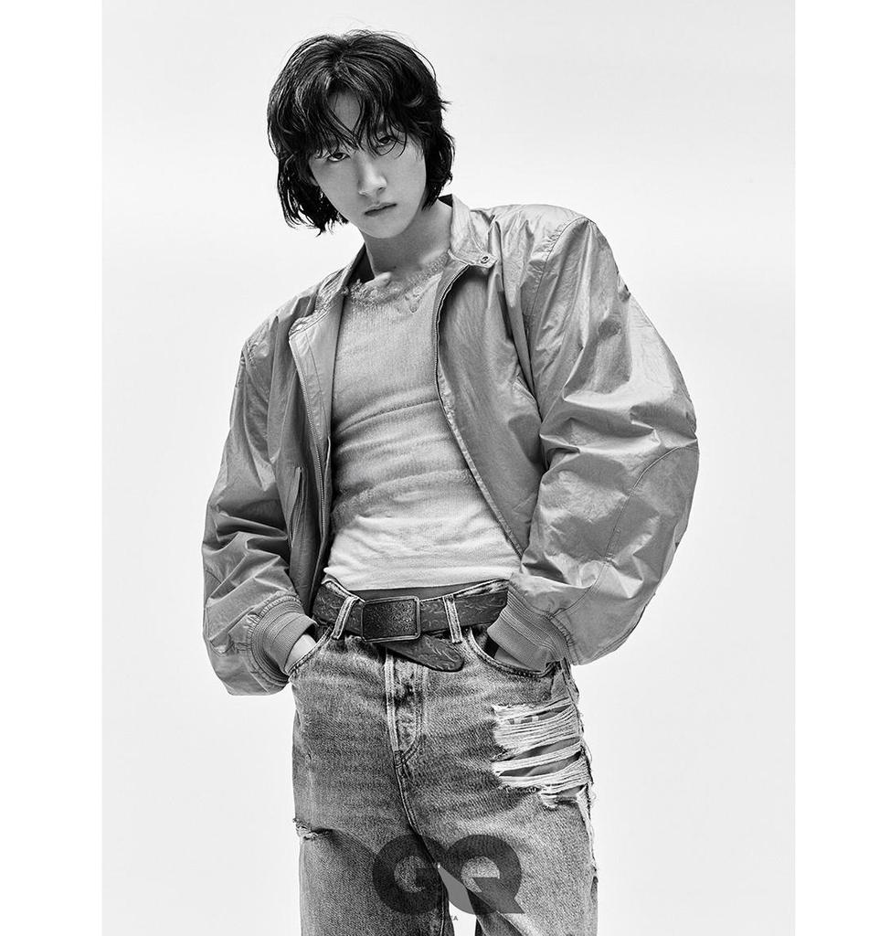 2024.6 GQ OKŁADKA TYŁKA RYOO SEUNGA Losowo