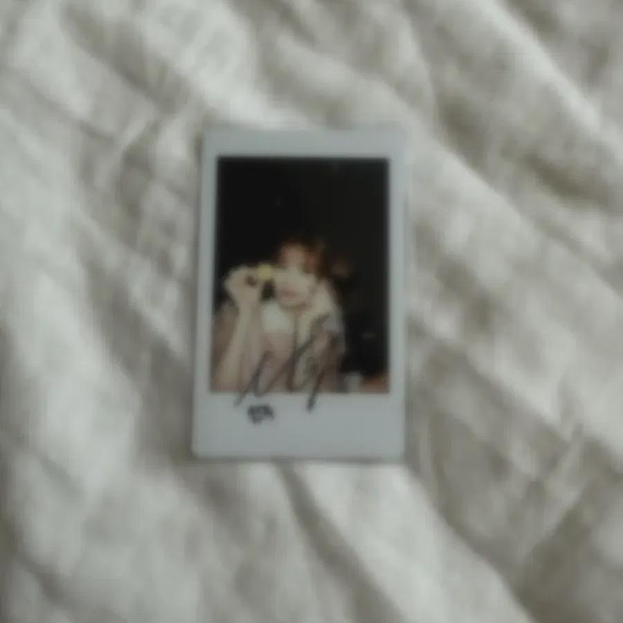 I'm Polaroid, Who Sign Iz*one Kim Minjoo Party