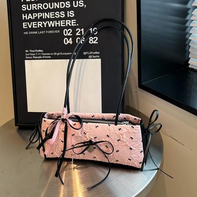 Moteriškos rankinės – Ant peties užmetamos rankinės