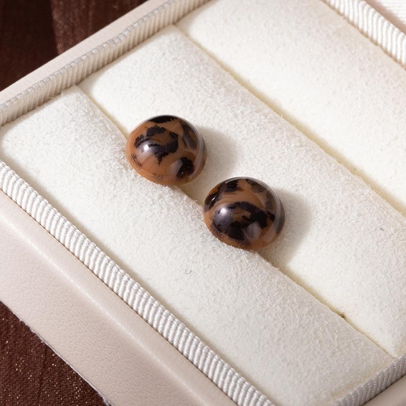 

French Retro Leopard Print Ball Stud Earrings Niche Cold Wind Earrings Women S Elegant And Gentle Temperament Earrings