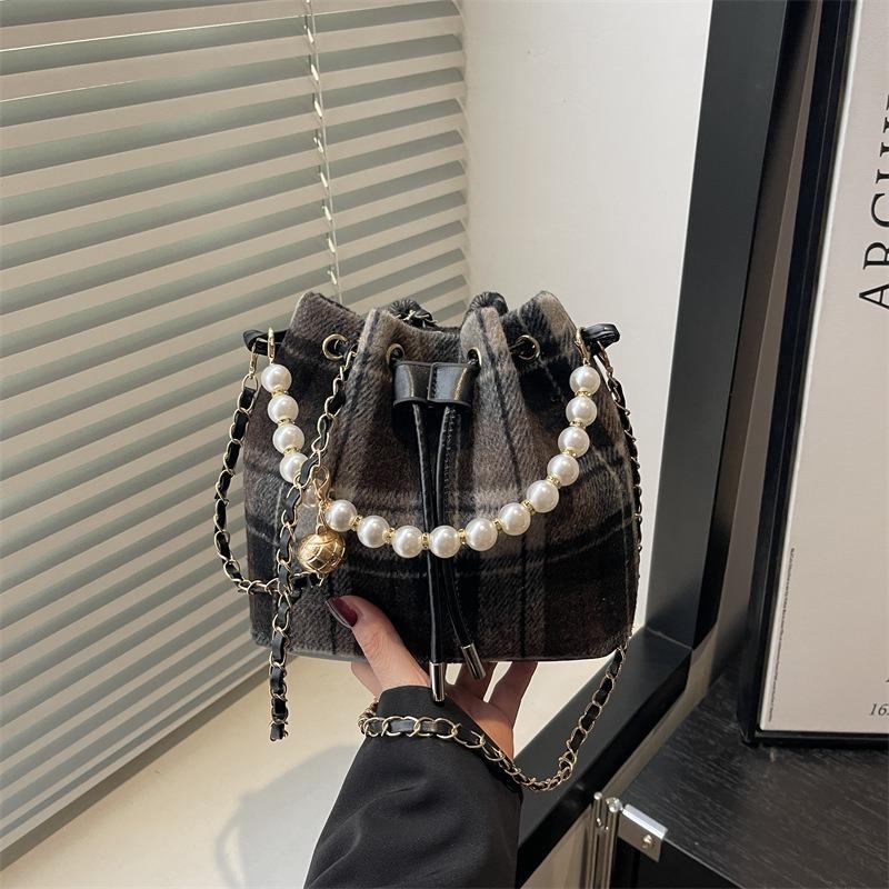 Plaid Messenger Bag  Spring New Women's Bag Fashionable and Popular Shoulder Bag Chain Simple Bucket Bag