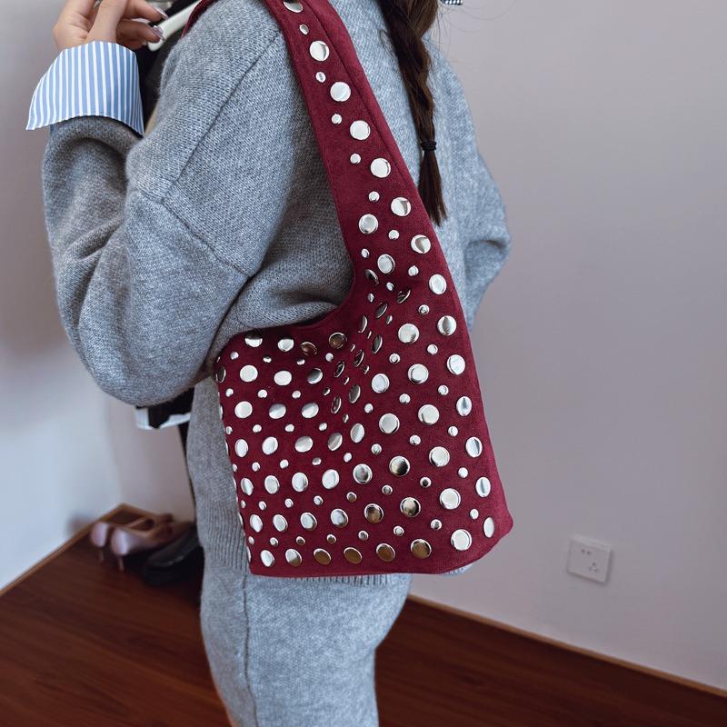 Vintage Underarm Bucket Bag Women's Work Commuter Shoulder Bag Niche Rivet Handbag