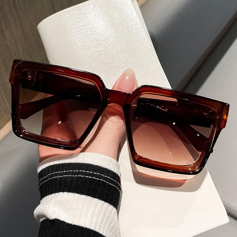 Women Luxury Designer Square Sunglasses UV400 Protection Classic Vintage Fashion Eyewear for Outdoor Holiday