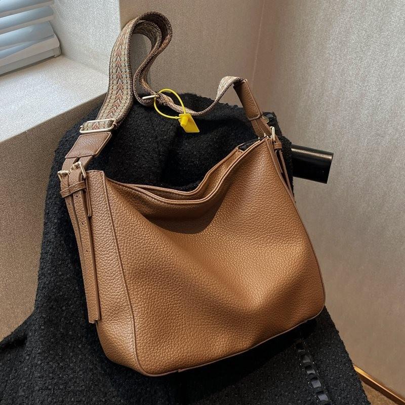 Stylish Versatile Large Capacity Pu Leather Bucket Bag For Everyday Commuting Use
