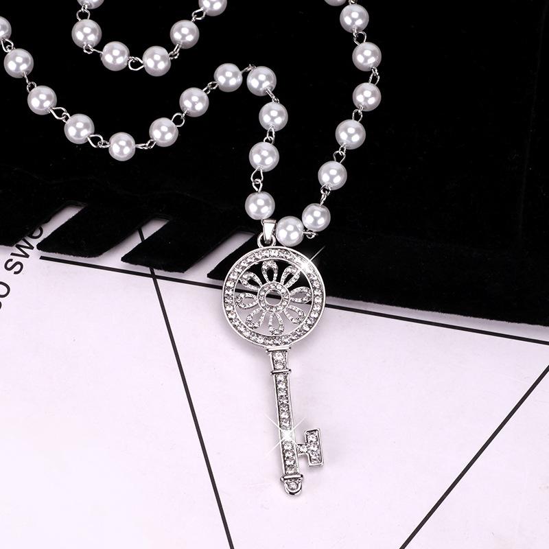 

Style Elegant Korean Key Pendant Long Pearl Necklace For Women Perfect For Any Occasion платиновий