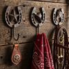 Entryway Wall Key Holder Hook In Metal for Daily Carry Items, Horseshoe Hook for Hallway or Room Entry Daily Use