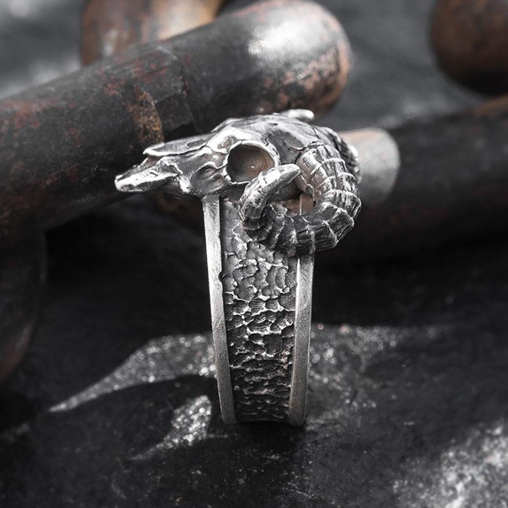 Stylish Silvery Goat Head Adjustable Ring For Men - Perfect For Everyday Wear