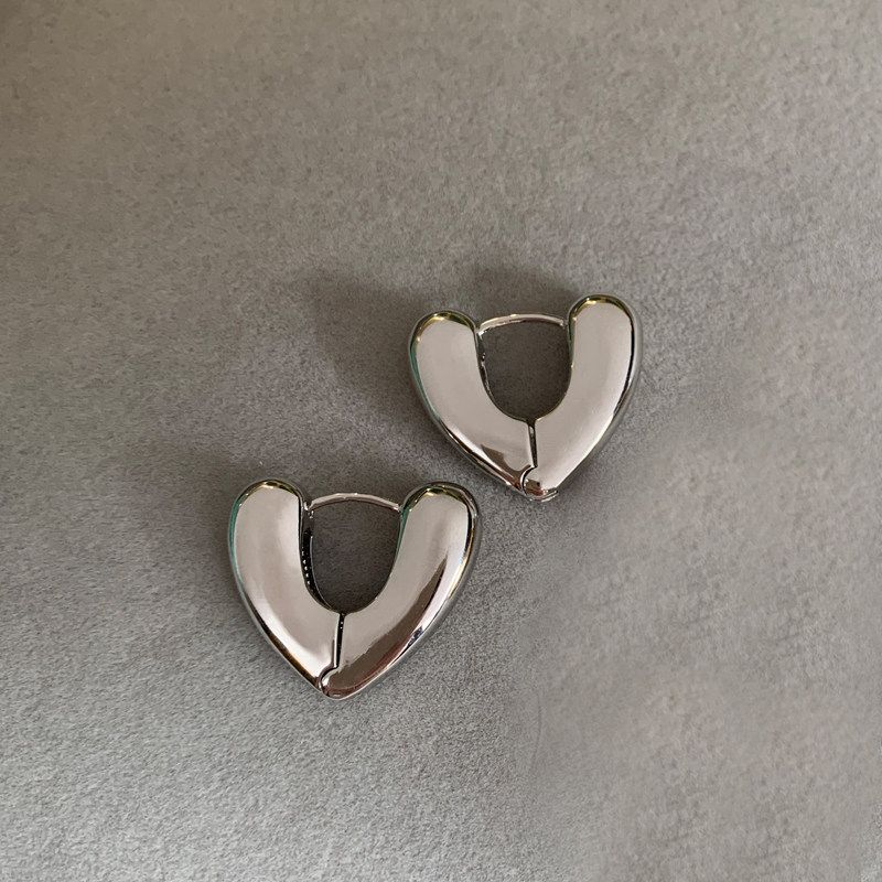 Accessible Luxury European and American Metal Women's Heart Shaped Cold Sex Style Ear Clip