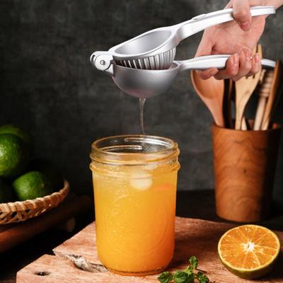 Nerezový ždímač citronu Nerezová ergonomická rukojeť s otvorem pro zavěšení Snadné skladování Ruční odšťavňovač s neklouzavým povrchem