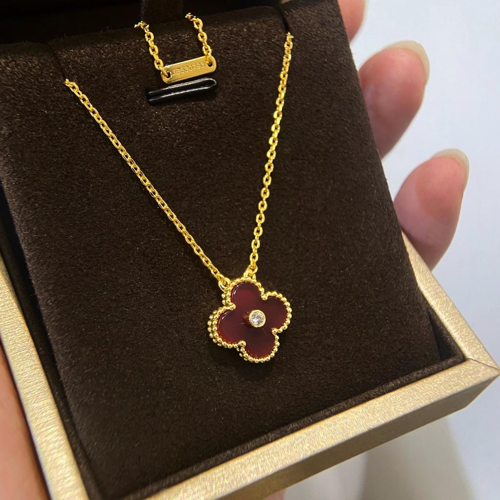 Carnelian Necklace for Women Lightweight Luxury Four-leaf Clover Hand Clasp Choker