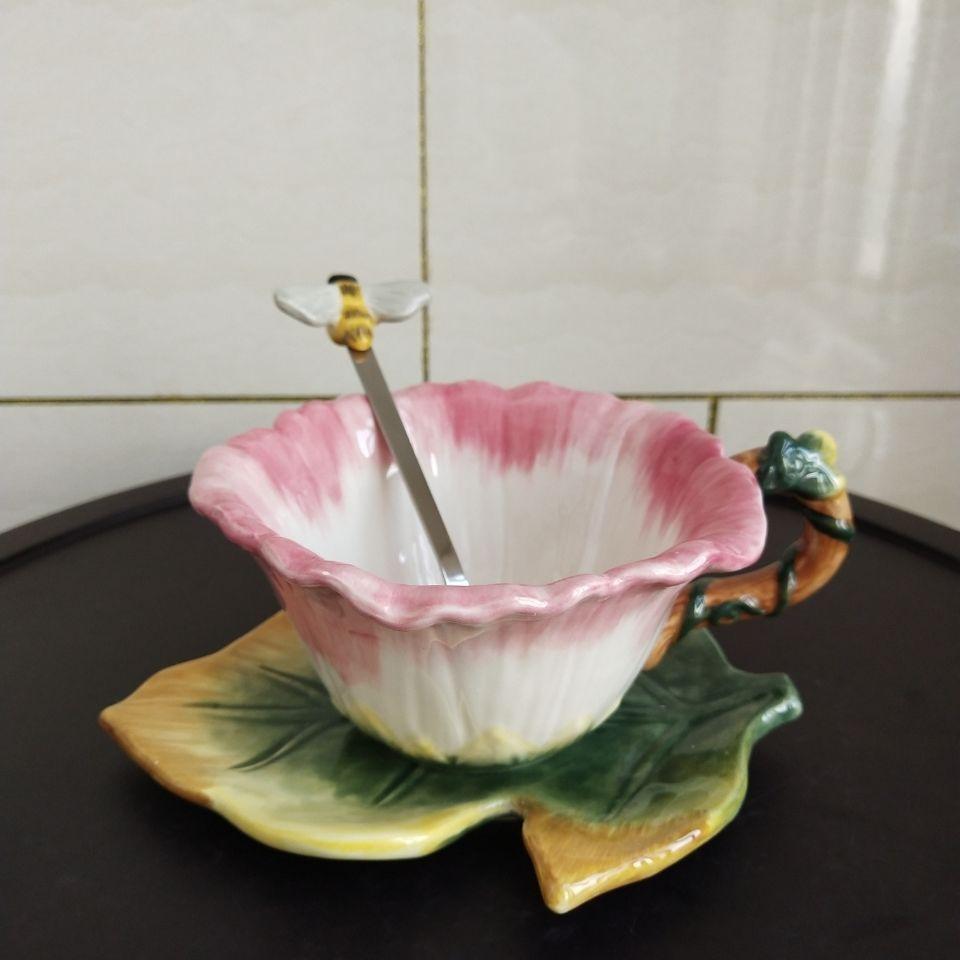 

Креативная расписная керамическая чашка с блюдцем с цветами, художественная чашка для чая в форме цветка, изысканная чашка для десерта, кофе для послеобеденного чая, кружка для девушки 301-400ml чёрный