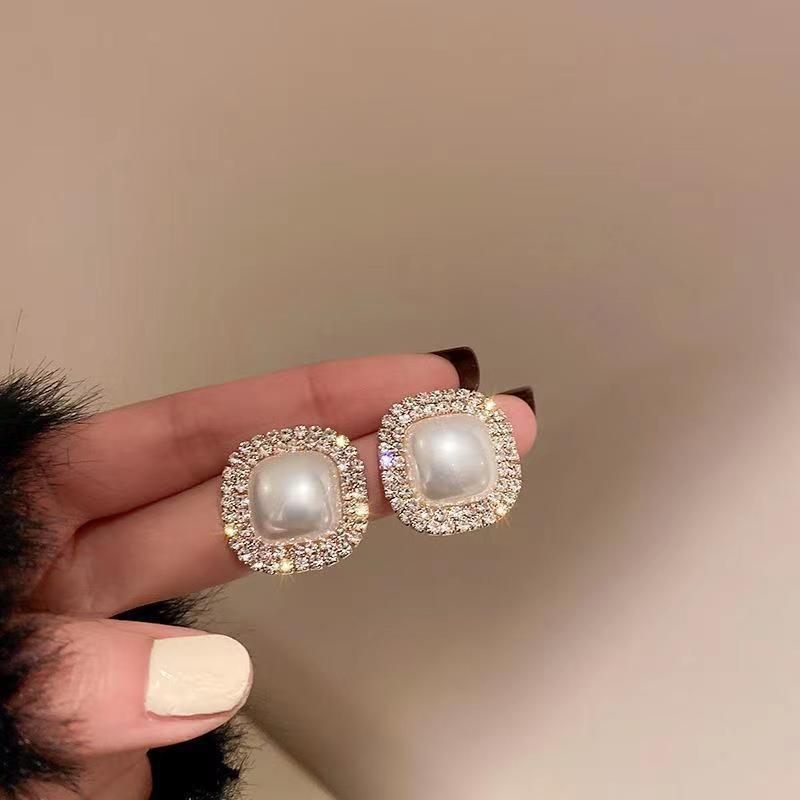 Korean Elegant Pearl Stud Earrings for Women: Versatile, High-Class Style Jewelry