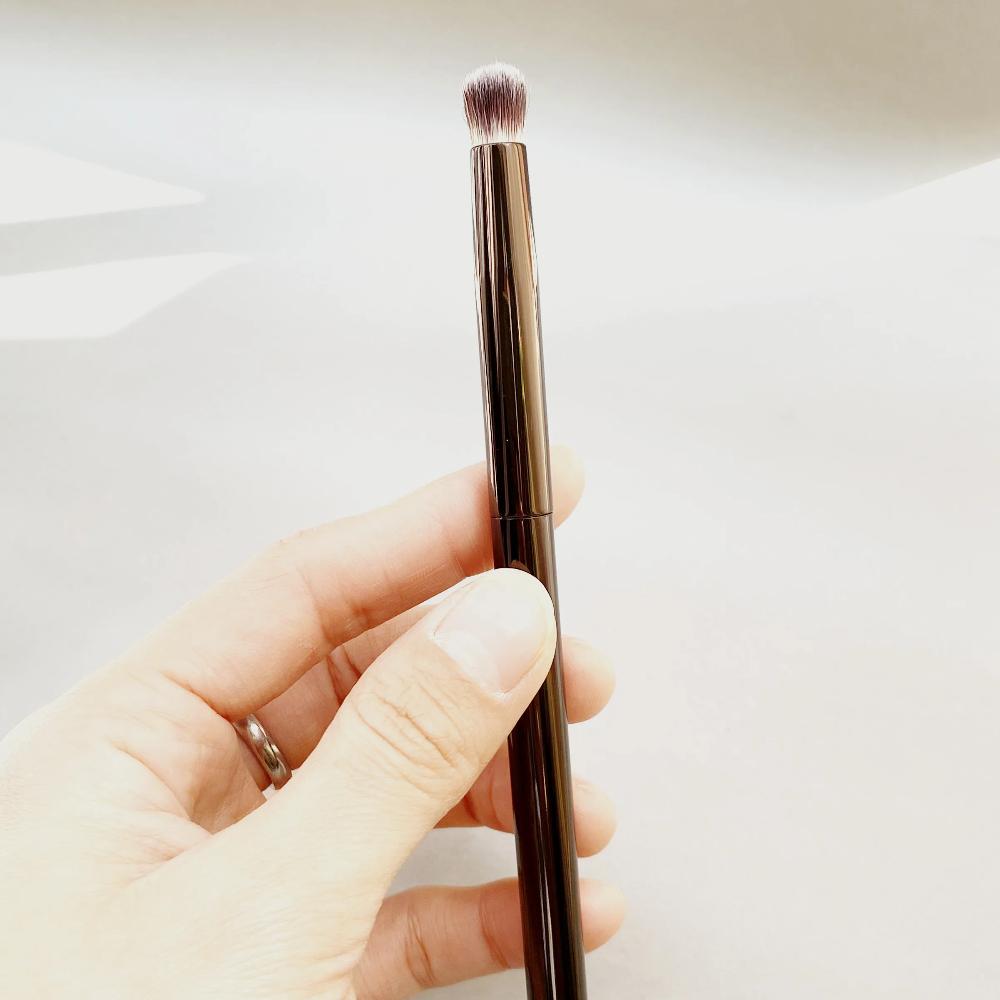 Domed Eyeshadow Brush No.9 Metal Dark Bronze Metal Handle Synthetic Eye Shadow Smokey Smudge Brush Beauty Cosmetics Tool