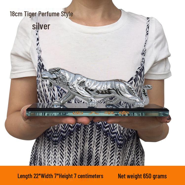 Large Domineering Men's Off-Road Vehicle Tiger Car Ornament & Perfume Diffuser