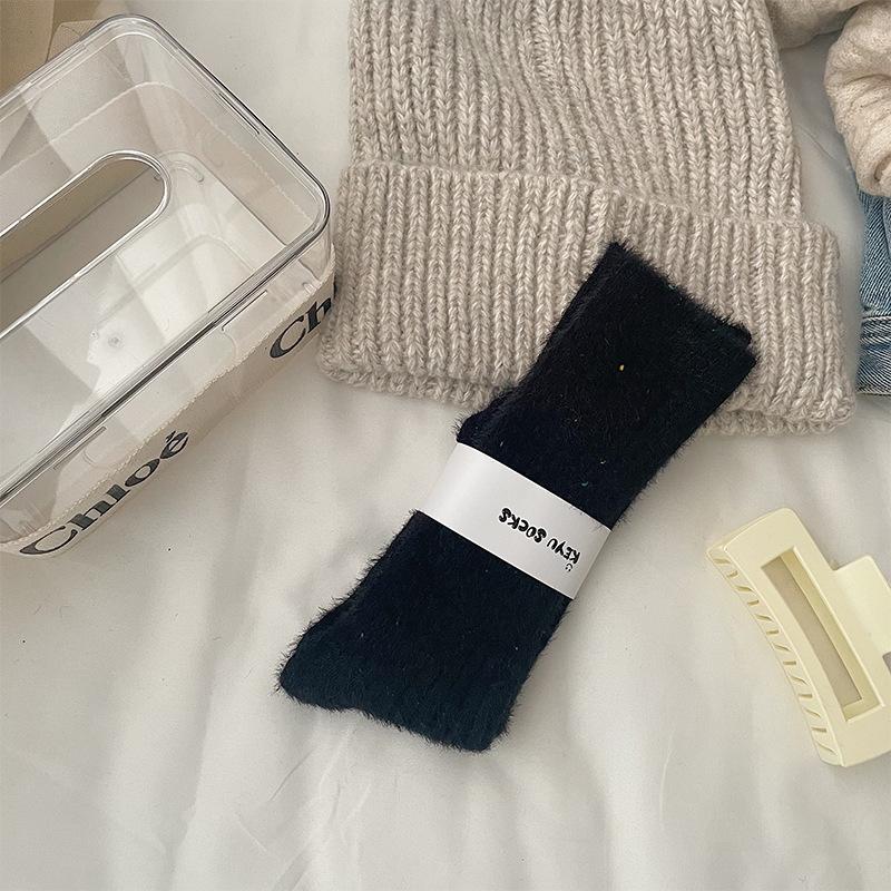 

Idea Gauze Mink Fleece Socks Mid-Tube Socks Tide Thickened Warm Confinement Socks Fluffy Stockings One size fits all чорний