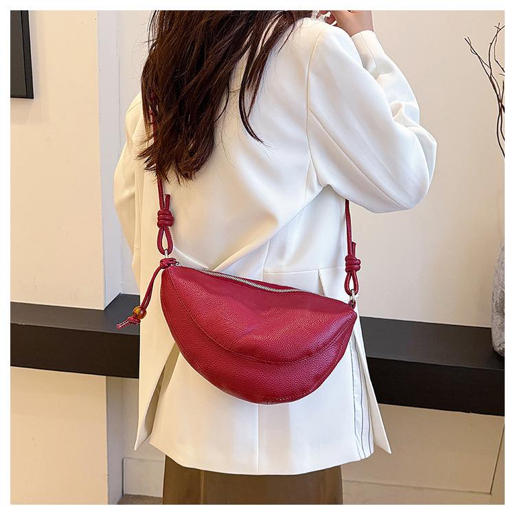 Damentasche aus Leder Handgefertigt Erste Schicht Rindsleder Schultertasche Umhängetasche Halbmondtasche Brusttasche Mondtasche Mori Serie