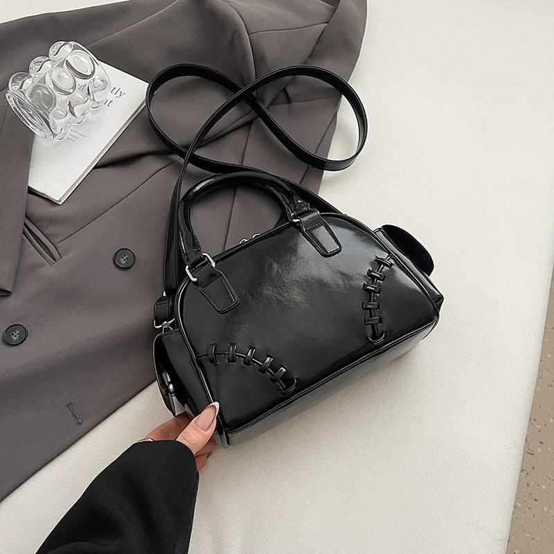 Niche portable bowling bag women's new trendy fashion large capacity armpit bag shoulder messenger bag