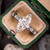 Huitan Stilvoller Marquise Zirkonia Ring Damen Luxus Ehering Zirkon Wunderschöne Kupferfarbe Finger Accessoires für Verlobung