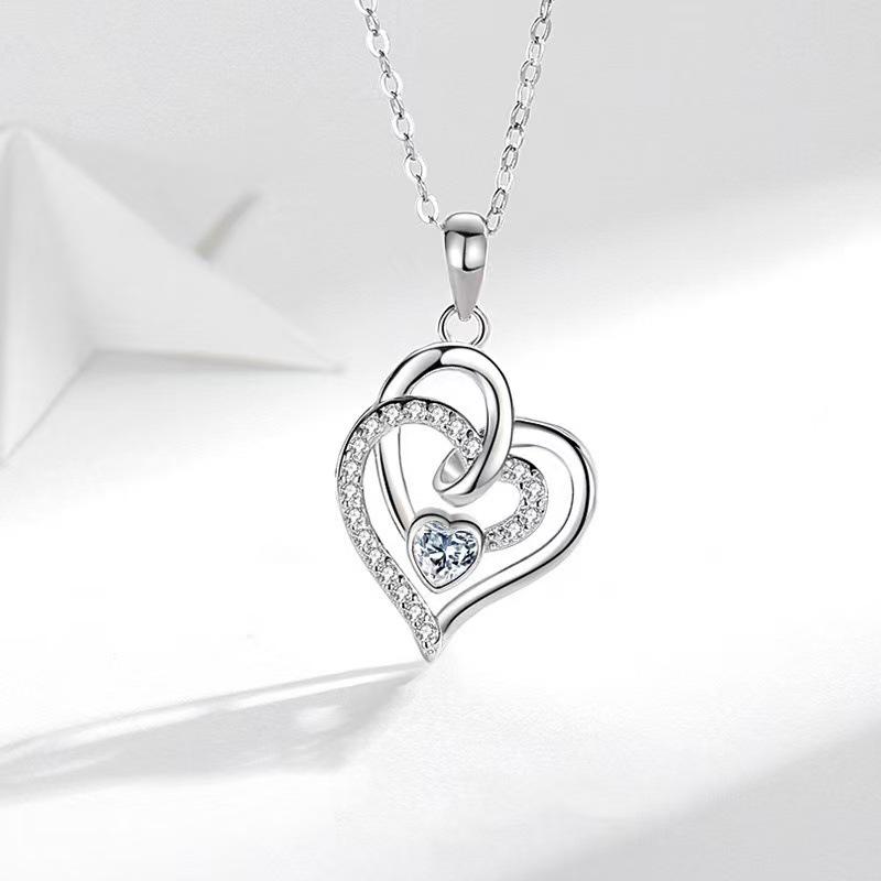 European and American Double Heart Diamond Pendant Necklace for Women