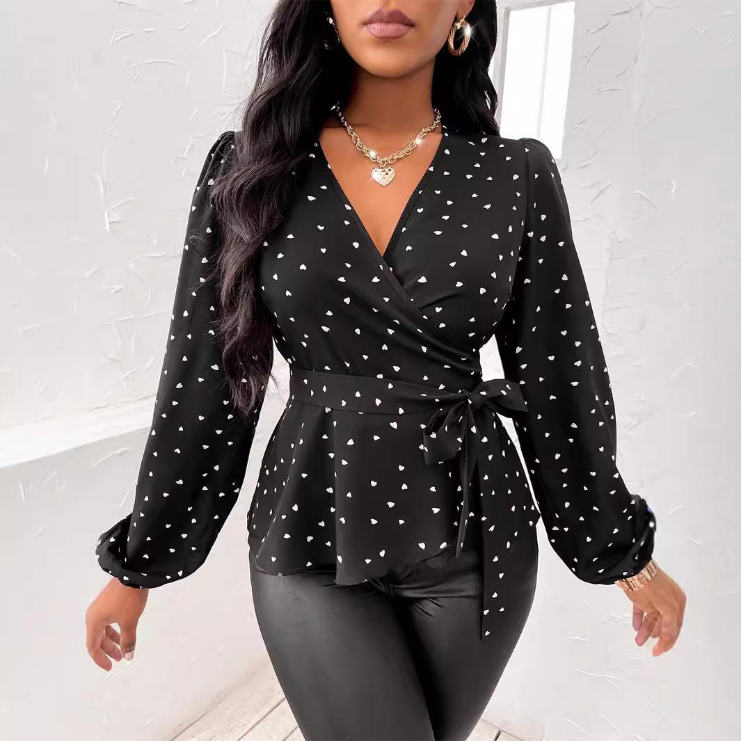 

2024 Осень Женский топ с V-образным вырезом, принтом в виде сердечек и завязками XXL чёрный